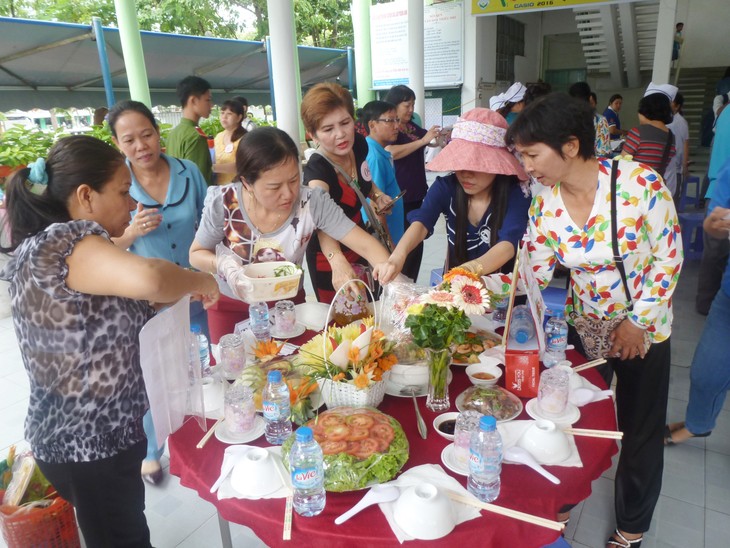 Zahlreiche Veranstaltungen zum Tag der vietnamesischen Familie - ảnh 1